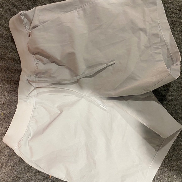 Lululemon Men's Shorts Light Baby Blue - Picture 1 of 2